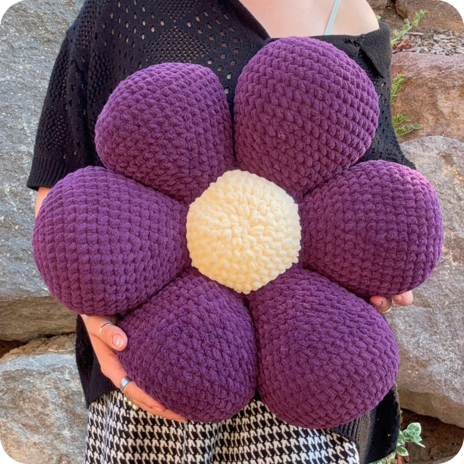Crochet Retro Flower Pillow Pattern